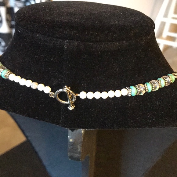 Handcrafted howlite and magnesite necklace - Picture 3 of 4